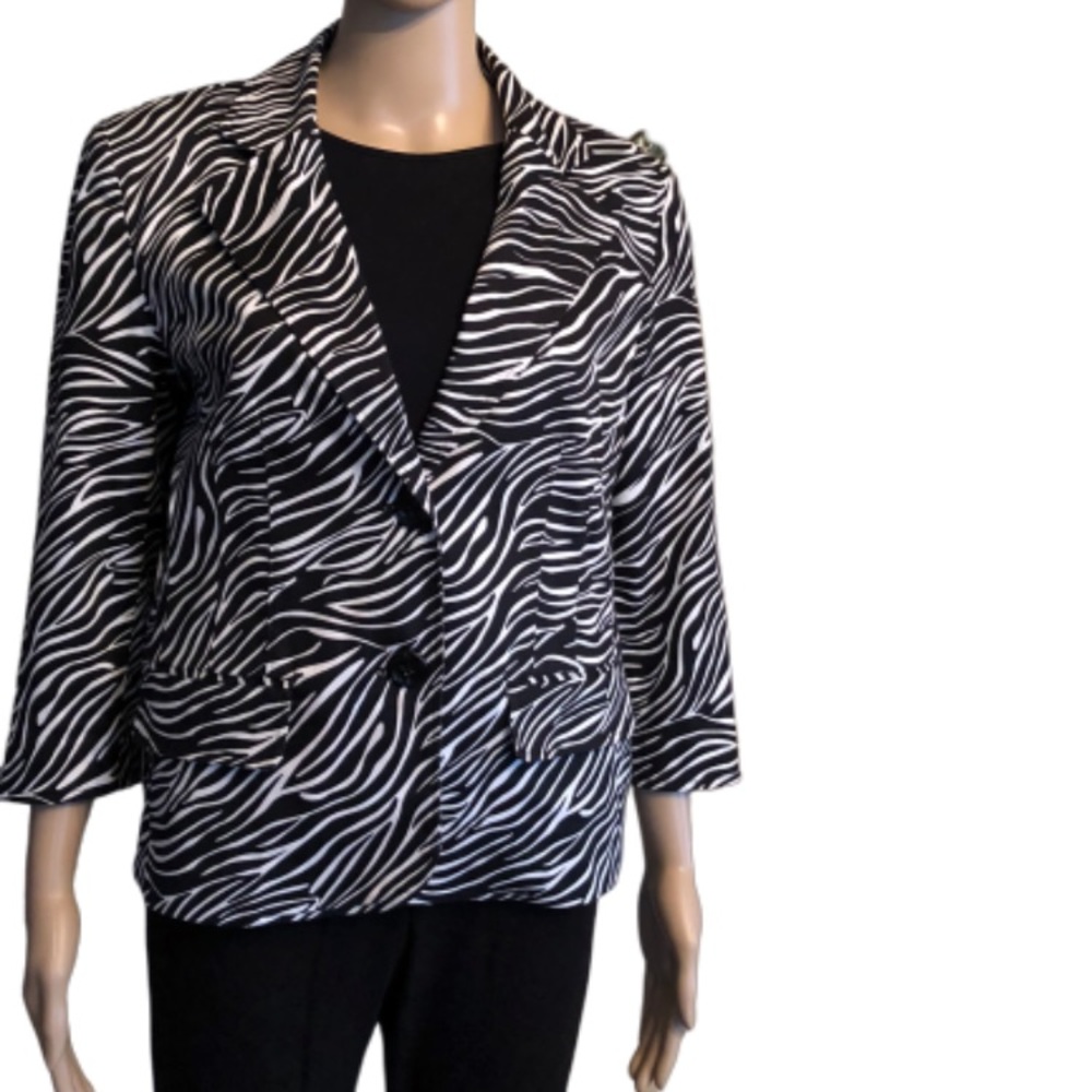 Notations zebra pattern jacket! Sz.L